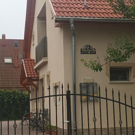Napsugar Apartmanhaz Balatonlelle Εξωτερικό φωτογραφία
