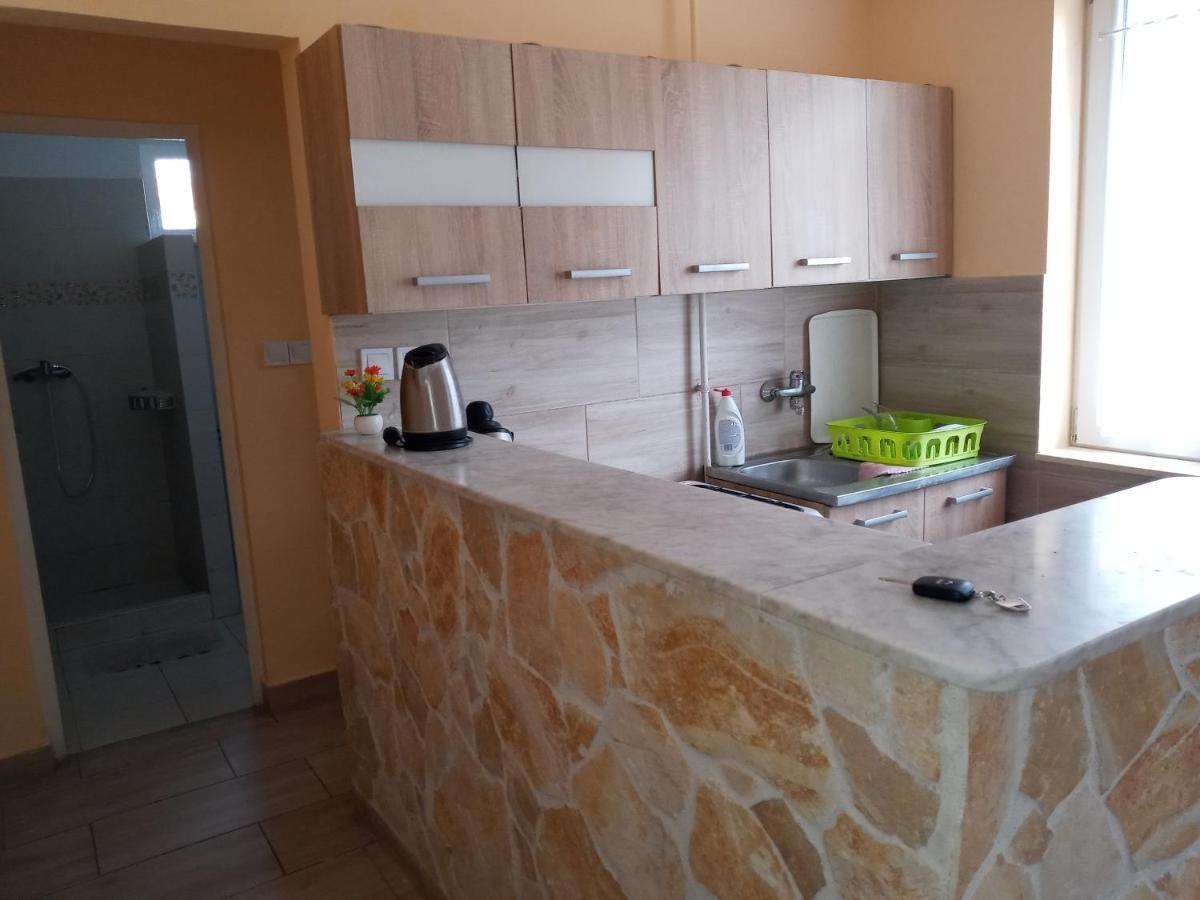 Napsugar Apartmanhaz Balatonlelle Εξωτερικό φωτογραφία