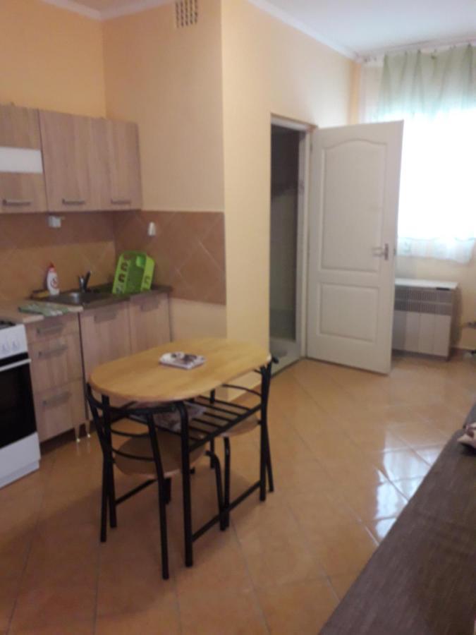 Napsugar Apartmanhaz Balatonlelle Εξωτερικό φωτογραφία