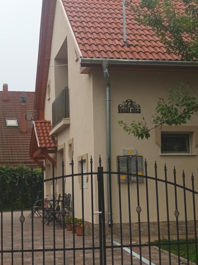 Napsugar Apartmanhaz Balatonlelle Εξωτερικό φωτογραφία