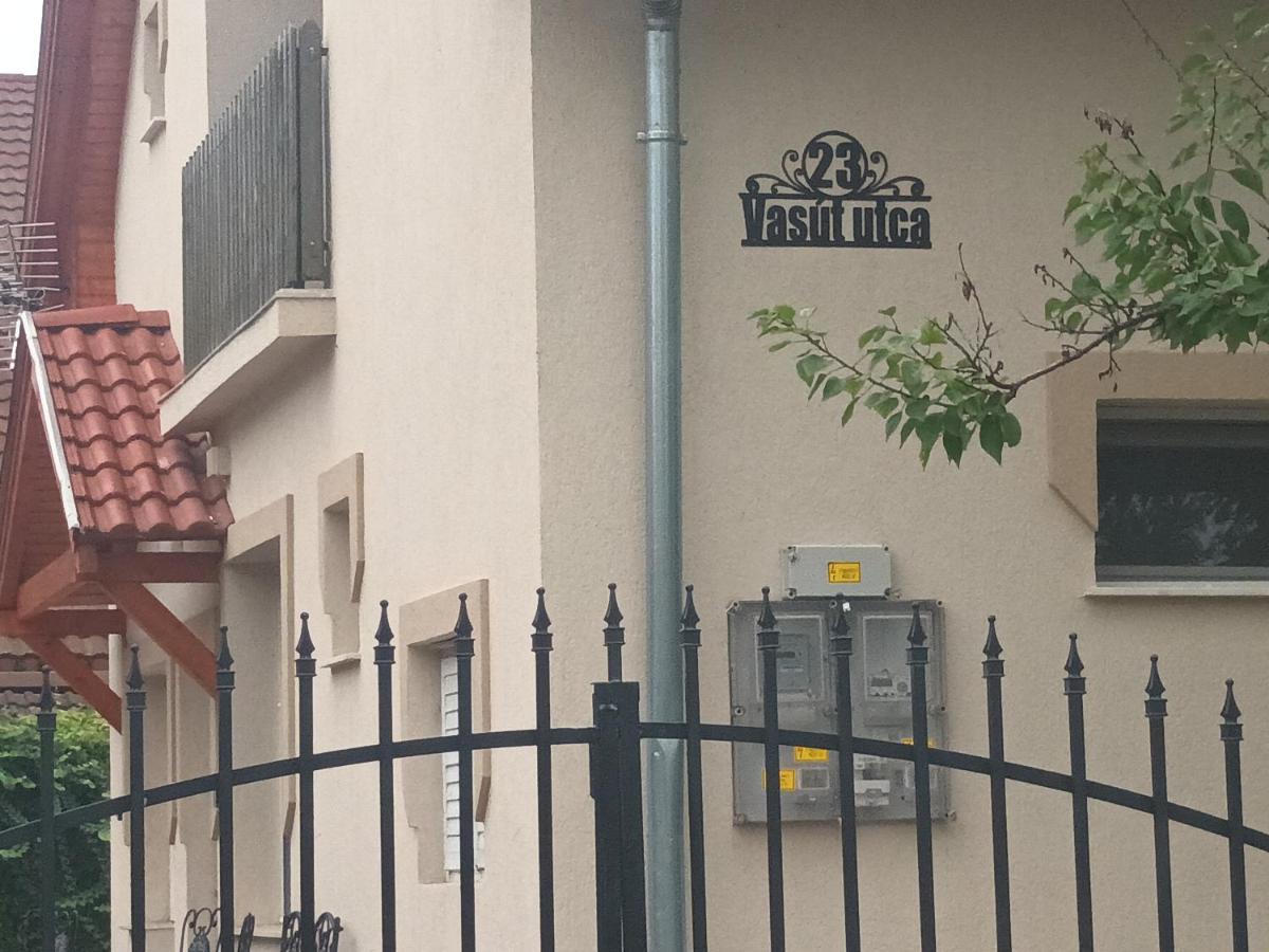 Napsugar Apartmanhaz Balatonlelle Εξωτερικό φωτογραφία