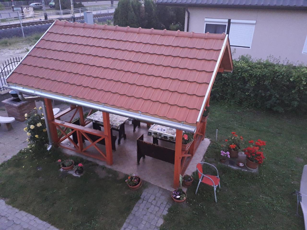 Napsugar Apartmanhaz Balatonlelle Εξωτερικό φωτογραφία
